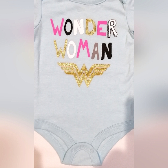 🔥SALE🔥 Wonder Woman DC Comics Baby Girl's Onesie Bodysuit NWT Size 0-3 Months - Picture 2 of 7